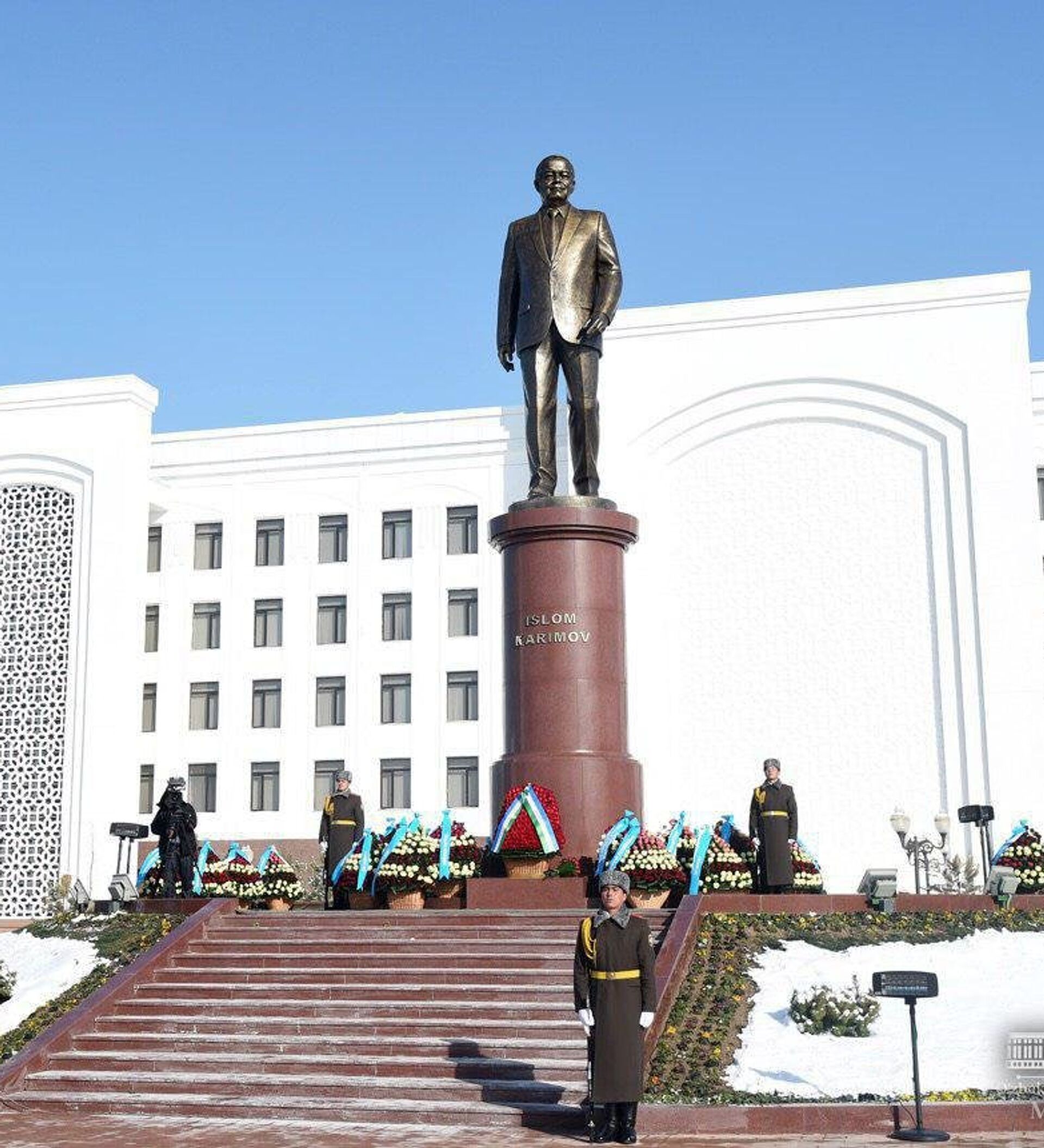 Москва карши. Город Карши Узбекистан. Узбекистан Кашкадарья Карши Сити. Памятник исламу Каримову в Карши. Памятник Ислама Каримова в Узбекистане.