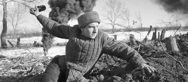 Прорвав фронт наших войск на среднем сталинградском обводе и вынудив их отойти на внутренний обвод, немецкое командование бросило основные свои силы против 62-й армии. - Sputnik Узбекистан