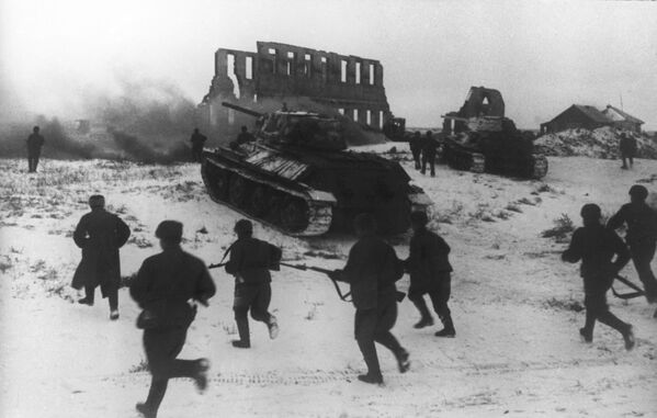 12 декабря немецкое командование предприняло попытку деблокировать окруженные войска ударом из района поселка Котельниково (ныне город Котельниково), но цели не достигло. - Sputnik Узбекистан