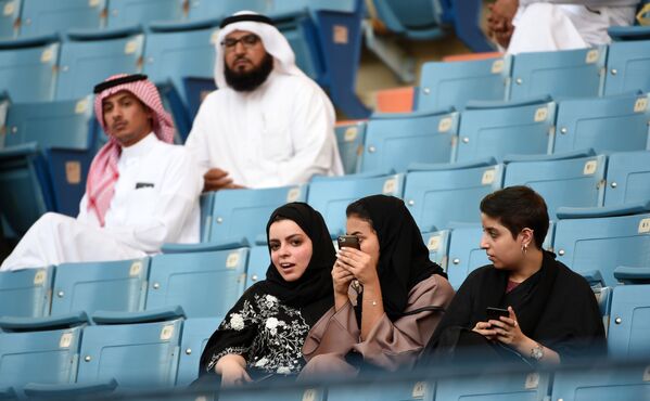 Женщины на стадионе в Эр-Рияде, Саудовская Аравия - Sputnik Узбекистан