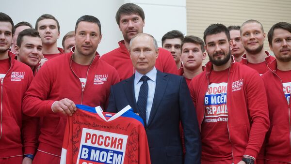 Президент РФ В. Путин встретился с российскими участниками XXIII Олимпийских зимних игр 2018 года в Пхёнчхане - Sputnik Узбекистан