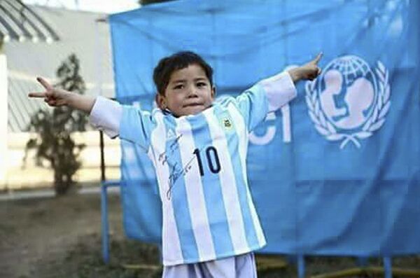 Афганский мальчик Муртаза Ахмади Афганский мальчик Муртаза Ахмади - Sputnik Узбекистан