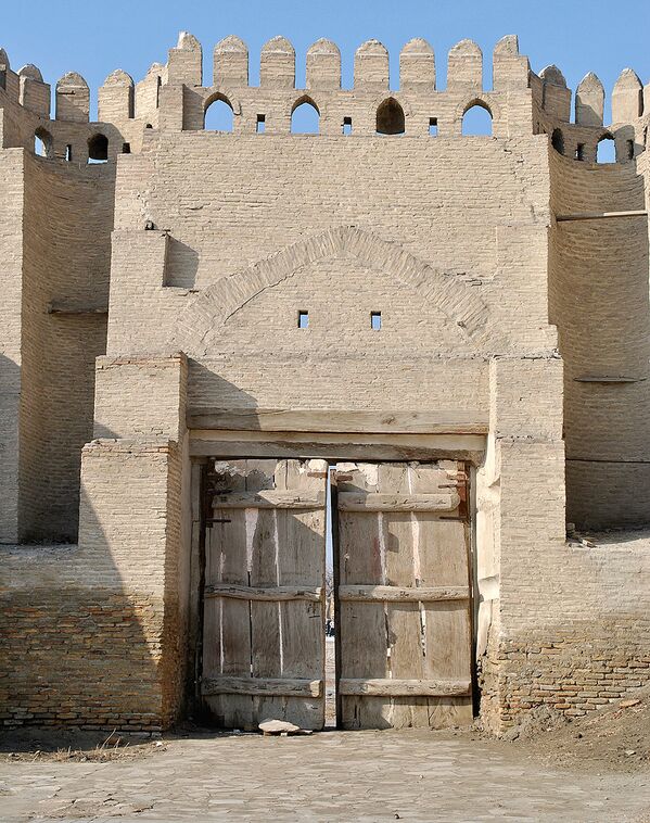 Крепостные ворота в Бухаре - Sputnik Узбекистан