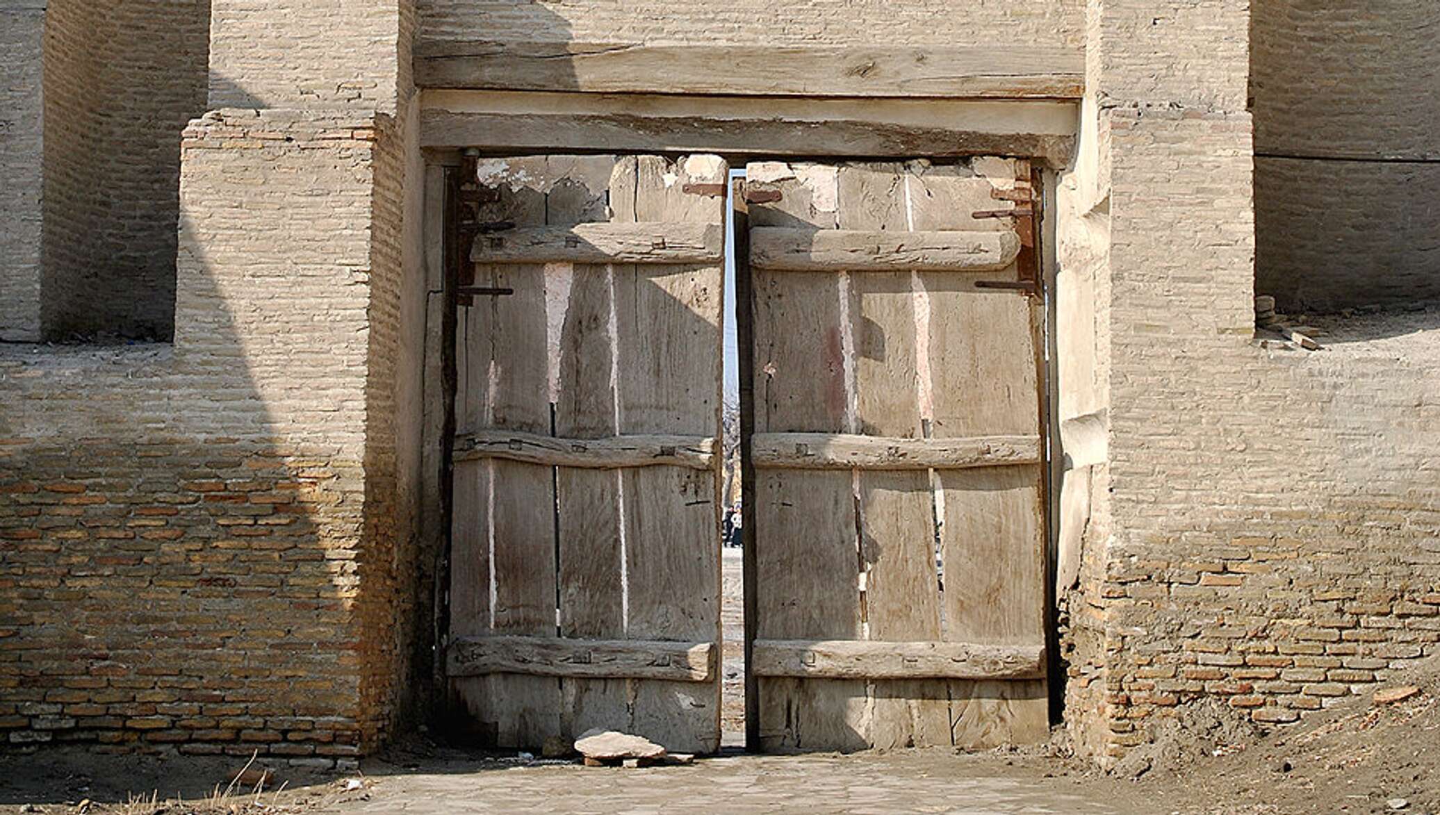 Цитадель арк в бухаре. Бухара 19 век. Бухара город 12 ворота бухари. Бухара крепость. Ворота талипач бухара.