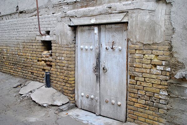 Дверь дома в Бухаре - Sputnik Узбекистан