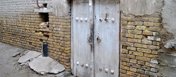 Дверь дома в Бухаре Дверь дома в Бухаре - Sputnik Узбекистан