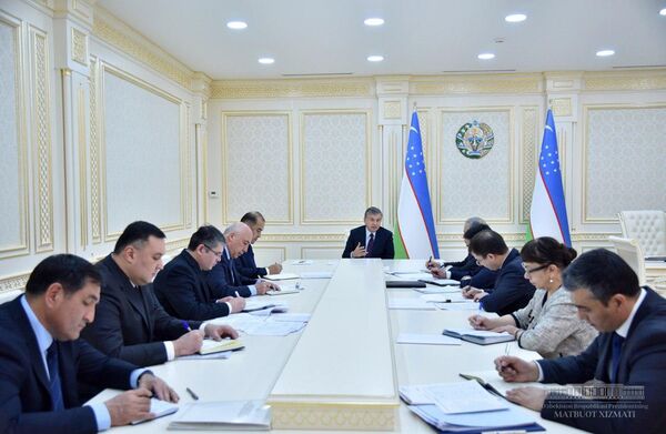 Шавкат Мирзиёев провел совещание, посвященное анализу результативности проводимой работы по развитию фармацевтической отрасли и определению актуальных задач на перспективу - Sputnik Узбекистан