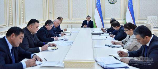 Шавкат Мирзиёев провел совещание, посвященное анализу результативности проводимой работы по развитию фармацевтической отрасли и определению актуальных задач на перспективу Шавкат Мирзиёев провел совещание, посвященное анализу результативности проводимой работы по развитию фармацевтической отрасли и определению актуальных задач на перспективу - Sputnik Ўзбекистон