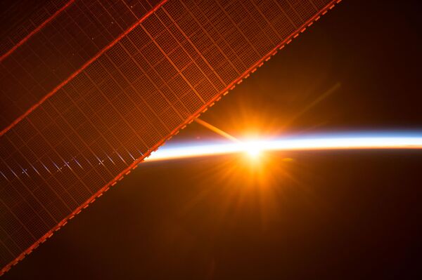 Вид на восход солнца с борта МКС - Sputnik Узбекистан