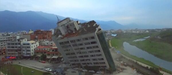 Последствия разрушительного землетрясения на Тайване - Sputnik Узбекистан