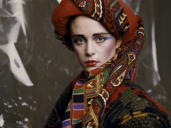 Зимний макияж от художника-модельера и визажиста Валентина Юдашкина, 1986 год - Sputnik Узбекистан