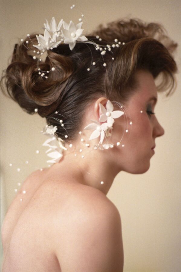 Свадебная укладка популярного московского парикмахера Г.Наджарова, 1987 год - Sputnik Узбекистан
