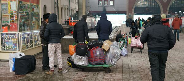 Пассажиры поезда Москва-Душанбе Пассажиры поезда Москва-Душанбе - Sputnik Ўзбекистон