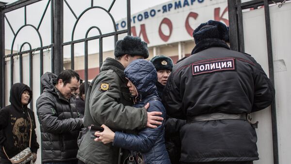 Politsiya provodit proverku migratsionnogo zakonodatelstva v TS Moskva v Lyublino - Sputnik O‘zbekiston