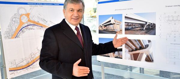 Шавкат Мирзиёев в Юнусабадском районе Ташкента - Sputnik Узбекистан