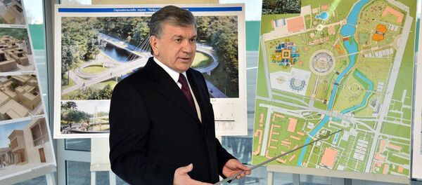 Шавкат Мирзиёев ознакомился со строительством парка Навруз Шавкат Мирзиёев ознакомился со строительством парка Навруз - Sputnik Ўзбекистон