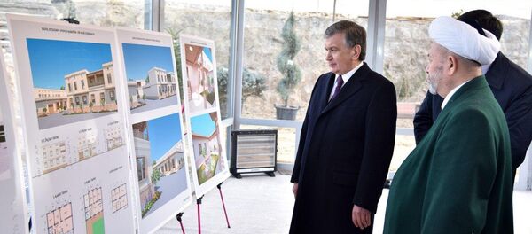 Президент Узбекистана помолился в мечети Сузук ота Президент Узбекистана помолился в мечети Сузук ота - Sputnik Узбекистан