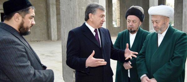 Mirziyoyev oznakomilsya s rabotami po stroitelstve mecheti - Sputnik O‘zbekiston