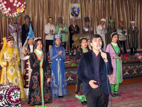 В Самарканде состоялся литературно-музыкальный вечер Поклонение Алишеру Навои - Sputnik Узбекистан