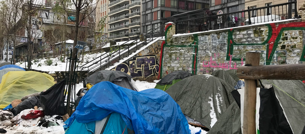 Париж под снегом: как переживают непогоду мигранты - Sputnik Узбекистан