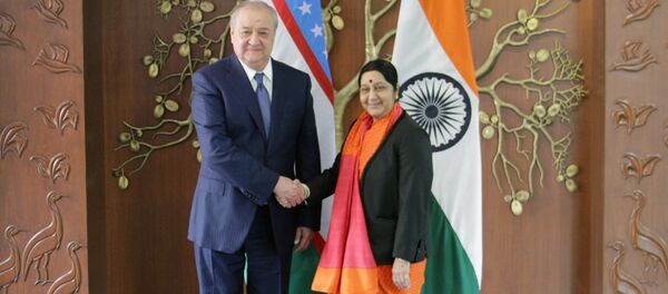 Министр иностранных дел Республики Узбекистан Абдулазиз Камилов, находящийся в г.Дели с рабочим визитом, провел встречу с Министром иностранных дел Республики Индия Сушмой Сварадж Министр иностранных дел Республики Узбекистан Абдулазиз Камилов, находящийся в г.Дели с рабочим визитом, провел встречу с Министром иностранных дел Республики Индия Сушмой Сварадж - Sputnik Ўзбекистон