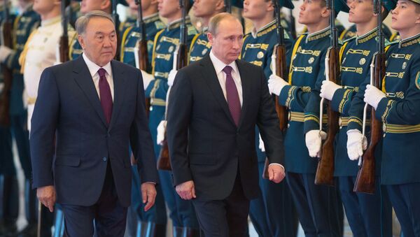 Vladimir Putin va  Nursultan Nazarboyev - Sputnik O‘zbekiston