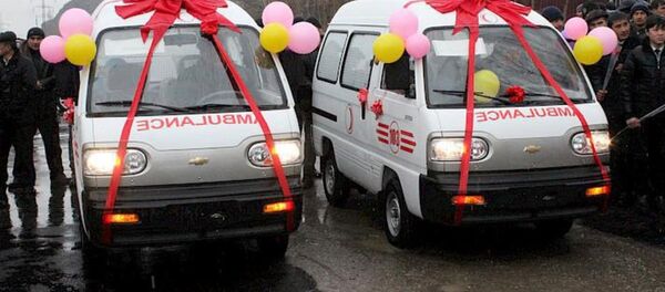 Узбекистан передал Кыргызстану автомобили скорой помощи Узбекистан передал Кыргызстану автомобили скорой помощи - Sputnik Ўзбекистон