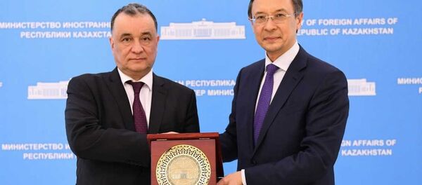 Министр иностранных дел Казахстана Кайрат Абдрахманов принял Посла Узбекистана в Казахстане Икрома Назарова в связи с завершением его дипломатической миссии. Министр иностранных дел Казахстана Кайрат Абдрахманов принял Посла Узбекистана в Казахстане Икрома Назарова в связи с завершением его дипломатической миссии. - Sputnik Узбекистан