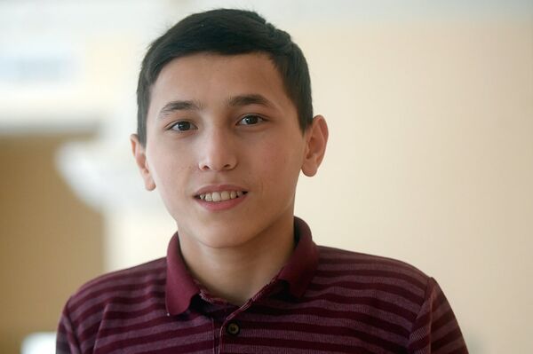 Участник проекта Ты супер! из Узбекистана Бобур Маджитов Участник проекта Ты супер! из Узбекистана Бобур Маджитов - Sputnik Узбекистан