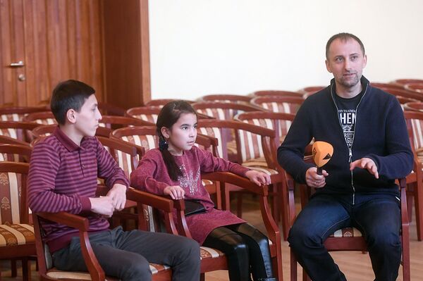 Участники проекта Ты супер! из Узбекистана во время интервью Участники проекта Ты супер! из Узбекистана во время интервью - Sputnik Узбекистан