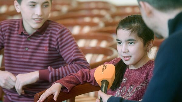 Участники проекта Ты супер! из Узбекистана во время интервью - Sputnik Узбекистан
