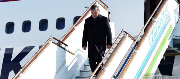 Шавкат Мирзиёев прибыл в Бухарскую область для ознакомления с исполнением прежних поручений и определения перспективных задач - Sputnik Узбекистан