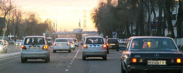 Автомобильная трасса в Ташкенте Автомобильная трасса в Ташкенте - Sputnik Ўзбекистон