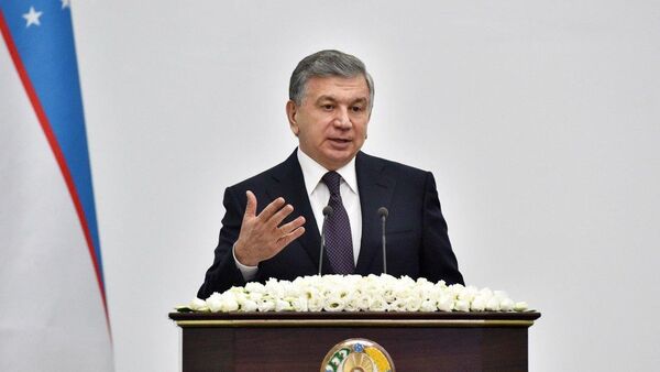 Prezident Uzbekistana Shavkat Mirziyoyev na zasedanii v Buxarskoy oblasti - Sputnik Oʻzbekiston