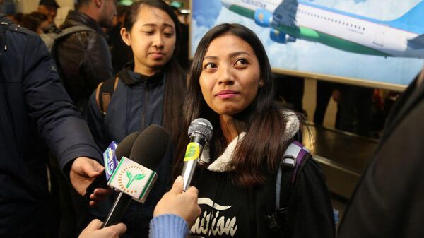 Свыше 60 туристов из Сингапура и Малайзии сегодня приземлились в аэропорту Ташкента - Sputnik Узбекистан