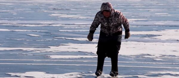 Бабушка на коньках Бабушка на коньках - Sputnik Узбекистан