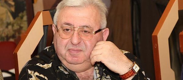 Шеф-редактор интернет-портала Мобильные телекоммуникации Леонтий Букштейн Шеф-редактор интернет-портала Мобильные телекоммуникации Леонтий Букштейн - Sputnik Узбекистан