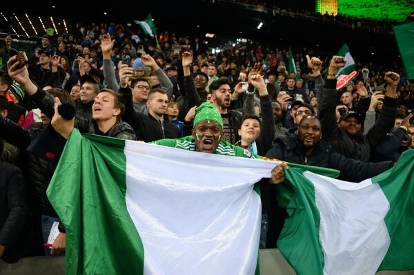 В успехах сборной Нигерии, где основными религиями являются христианство и ислам, можно узреть Промысел Божий или волю Аллаха. Но и без веры болельщиков в свою команду не обошлось. - Sputnik Узбекистан