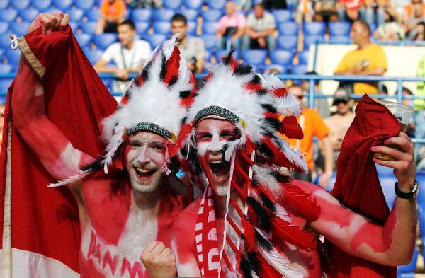 Болельщики сборной Дании – бикфордов шнур для датского динамита Болельщики сборной Дании – бикфордов шнур для датского динамита - Sputnik Узбекистан