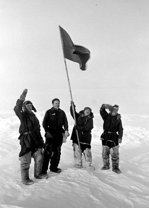 Участники экспедиции Северный полюс-1 - Sputnik Узбекистан