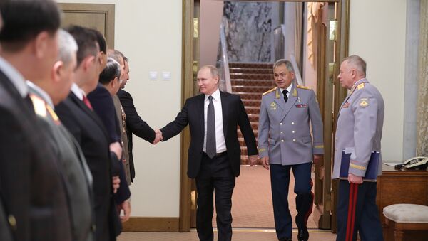 Президент РФ В. Путин посетил торжественный вечер, посвящённый Дню защитника Отечества - Sputnik Узбекистан