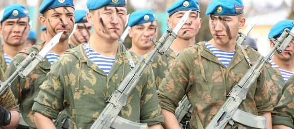 Торжественное мероприятие посвященной возвращению домой. Ташкентский военный округ, город Чирчик Торжественное мероприятие посвященной возвращению домой. Ташкентский военный округ, город Чирчик - Sputnik Ўзбекистон