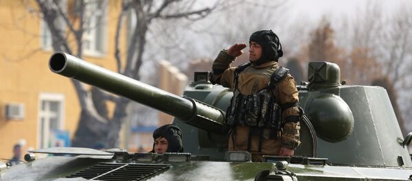 Торжественное мероприятие посвященной возвращению домой. Ташкентский военный округ, город Чирчик - Sputnik Узбекистан