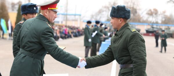 Торжественное мероприятие, посвященное возвращению домой. Ташкентский военный округ, город Чирчик Торжественное мероприятие, посвященное возвращению домой. Ташкентский военный округ, город Чирчик - Sputnik Узбекистан