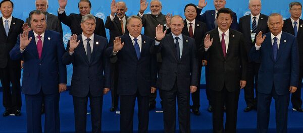 Совместное фотографирование глав государств Совместное фотографирование глав государств - Sputnik Узбекистан