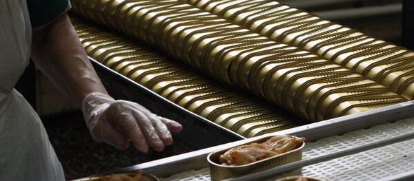 В цехе производства консервов В цехе производства консервов - Sputnik Узбекистан