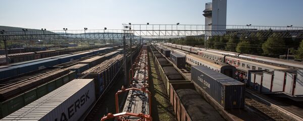 Железнодорожные составы на станции Железнодорожные составы на станции - Sputnik Ўзбекистон