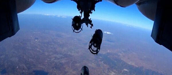 Сброс авиабомб на объекты Исламского государства в Сирии - Sputnik Узбекистан