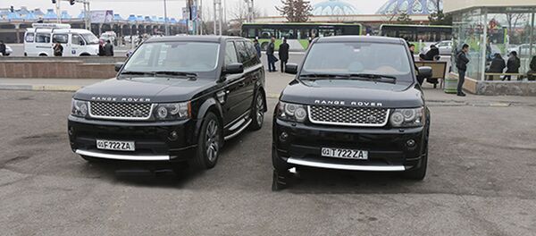 Автомобили свадебного кортежа, водители которых нарушили ПДД Автомобили свадебного кортежа, водители которых нарушили ПДД - Sputnik Ўзбекистон