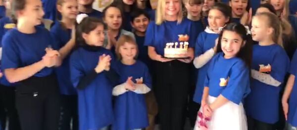 Участники проекта Ты супер! поздравили Севинч Ходиеву с днем рождения - Sputnik Узбекистан